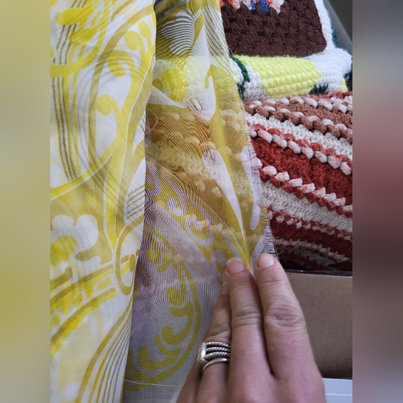 Vintage Fabric, 2 yards off 4' tall Roll - Picture 1 of 3